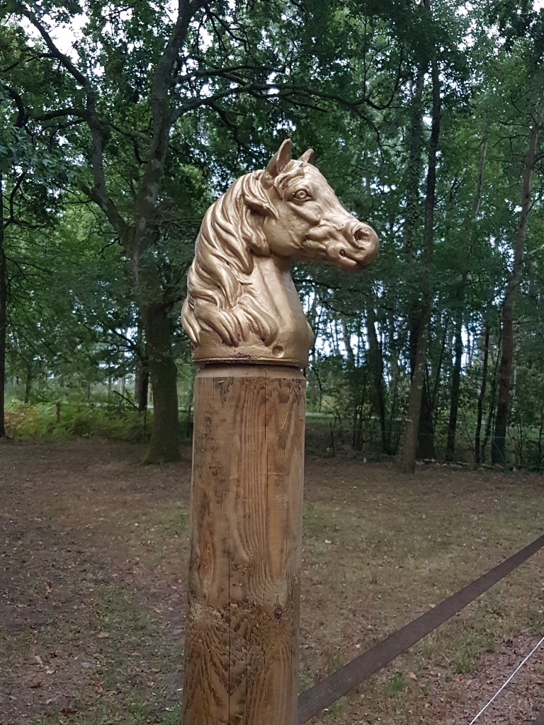 statue cheval